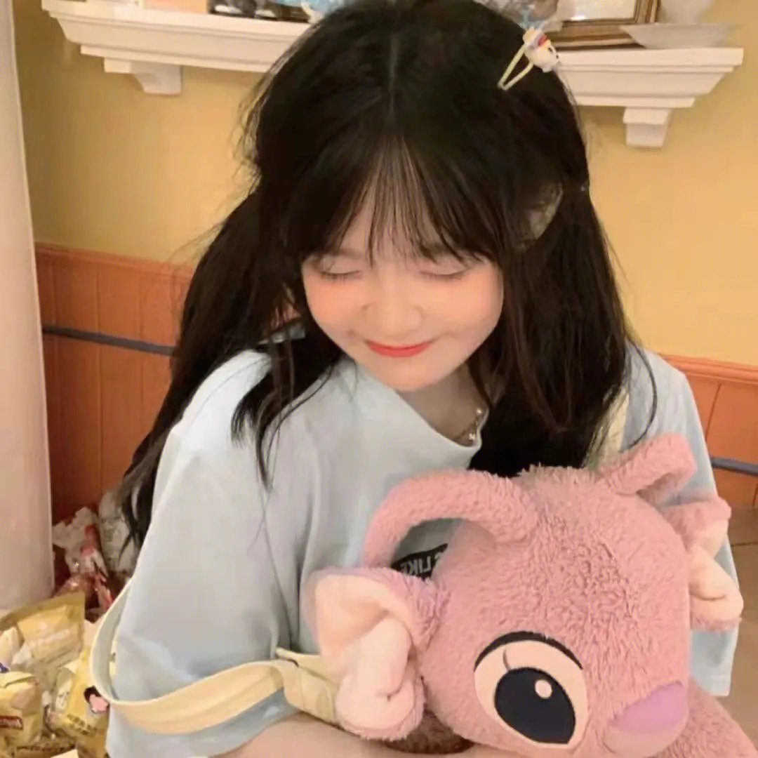 寻找长着獠牙和髭须的她